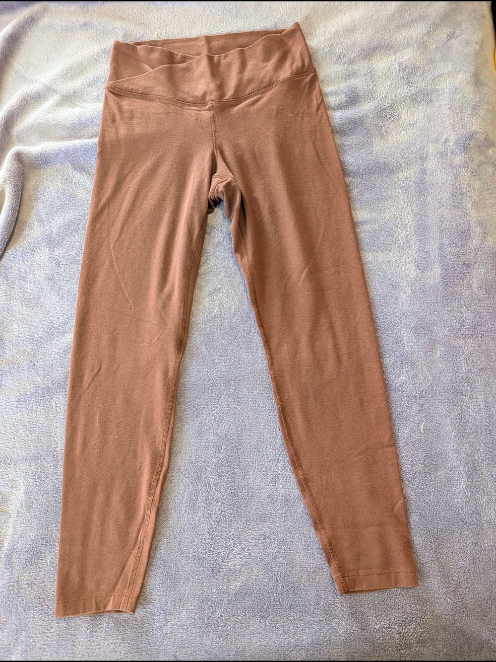 Old Navy Active Extra High-Rise Leggings in Maroon
